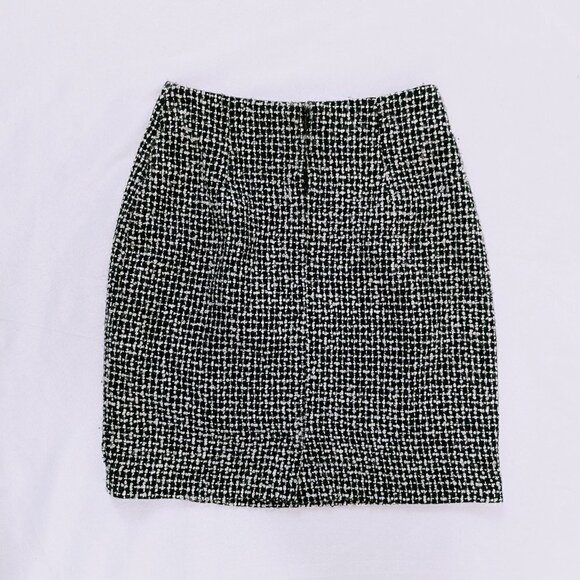 Vintage JRT by Newport News Black & Ivory Tweed Mini Skirt Size 4 - Picture 4 of 5